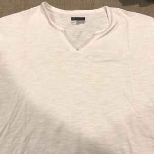 Short sleeve v-neck shirt